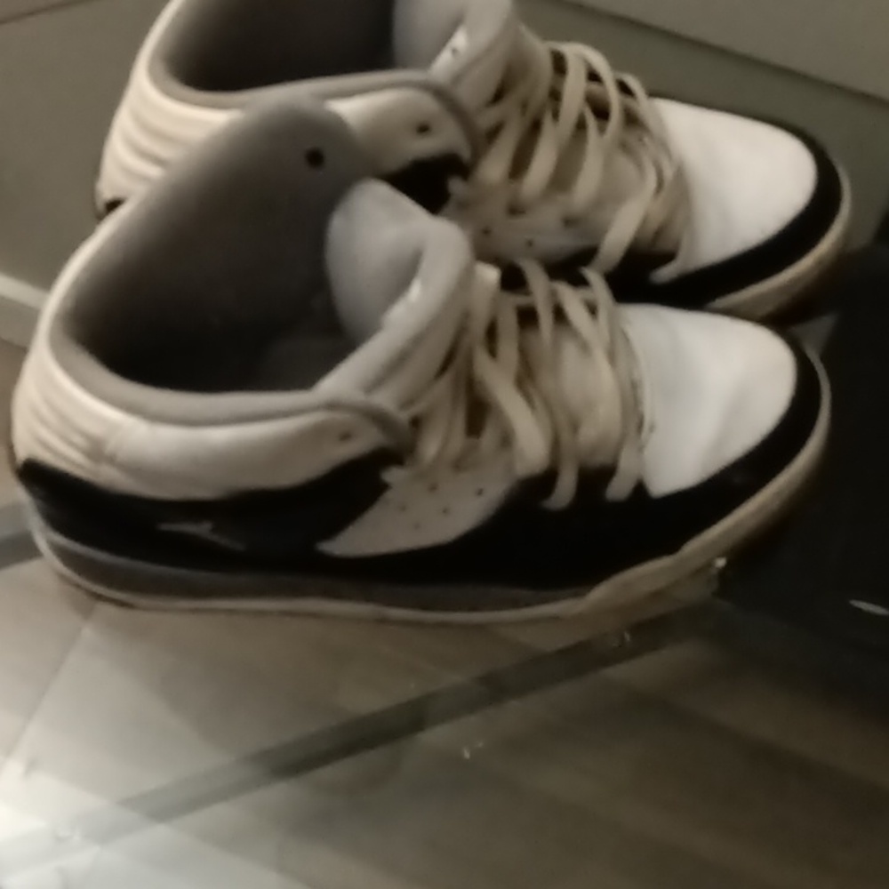 Michael Jordan Black and white 3/4 black white and gray